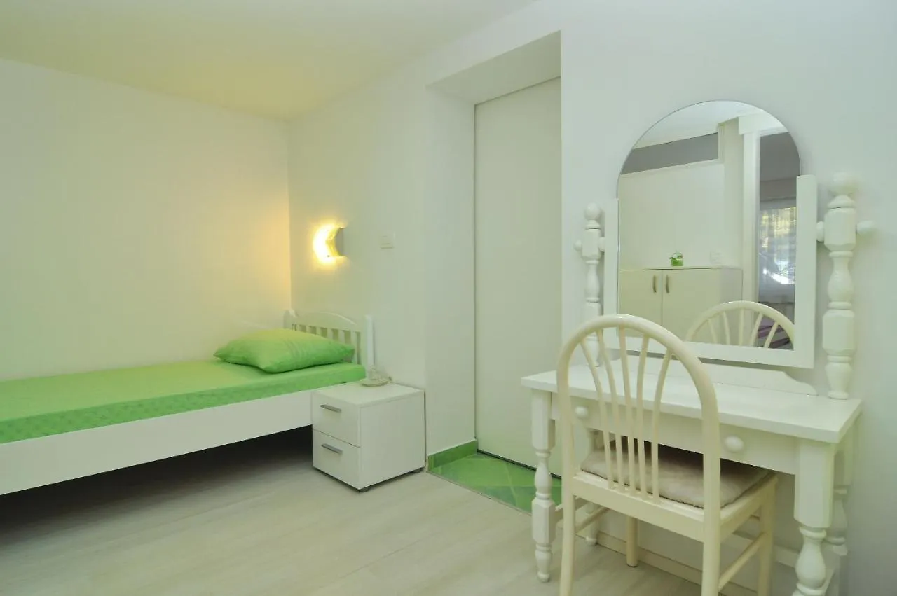 Spacious Modern Apt With Big Patio And Sea View Slatine Croatia