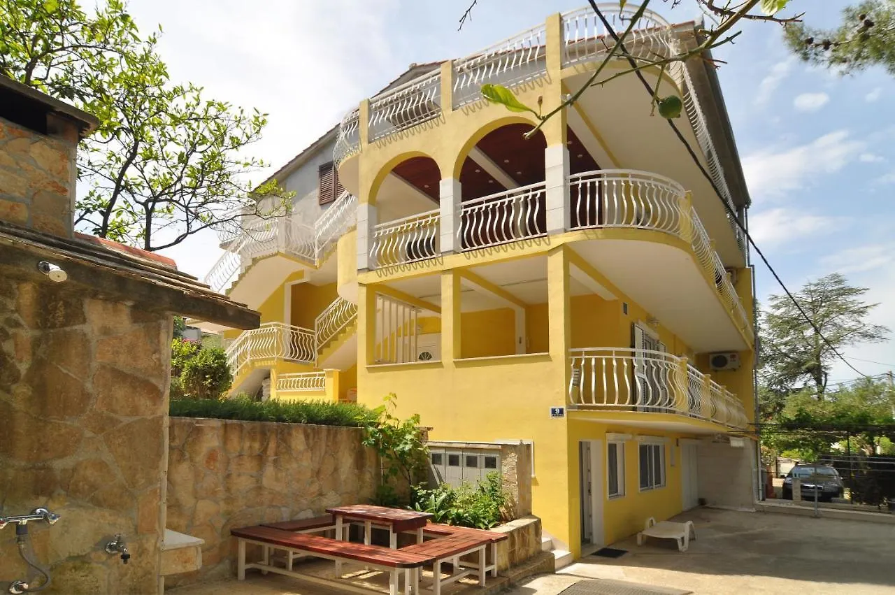 Appartement Spacious Modern Apt With Big Patio And Sea View Slatine Croatie