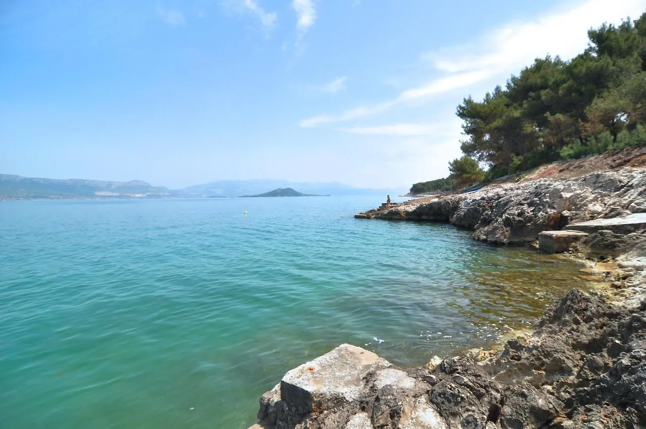 Spacious Modern Apt With Big Patio And Sea View Slatine