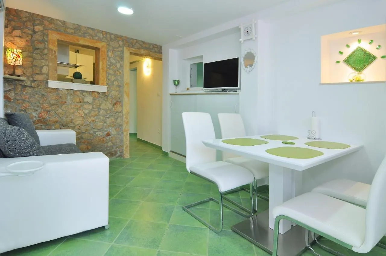 Spacious Modern Apt With Big Patio And Sea View Slatine